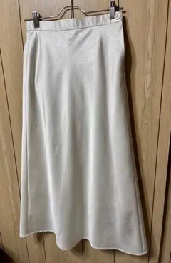ホワイト フレアロングスカート