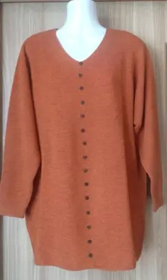 美品♪オレンジ色の丈長めニット　Vネック　ウール100%