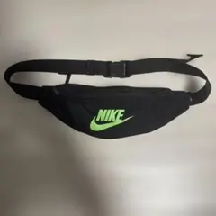 NIKE ボディバッグ ウエストポーチ ブラックのサムネイル