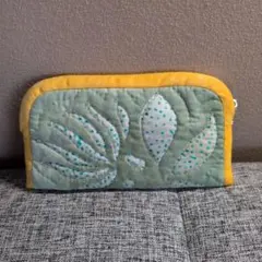 ★ ハワイアンキルト ハンドメイド マルチポーチ レフア柄