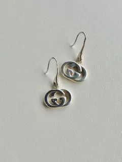 GUCCI シルバー ロゴ フックピアス