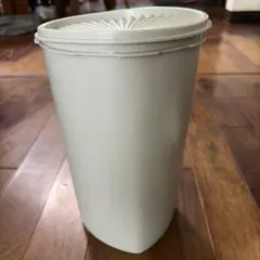 Tupperware 食品保存容器のサムネイル
