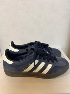 adidas ネイビー スエード スニーカー