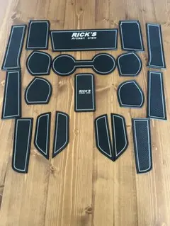 COROLLA CROSS 専用 コンソールボックス ラバーマットセット - メルカリ