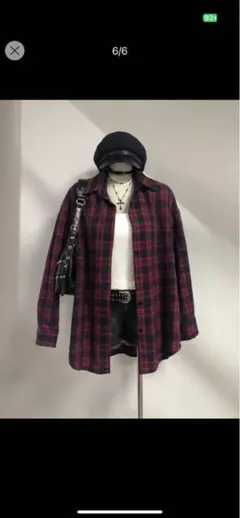 赤と黒のチェック柄オーバーサイズシャツ