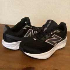 美中古　本日限定価格！newbalance FRESH FOAM 520 V9のサムネイル