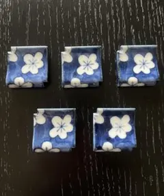 青地に白い花模様の箸置き5個セット
