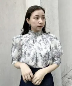 snidel Sustainableオーガンシースルーブラウス 花柄