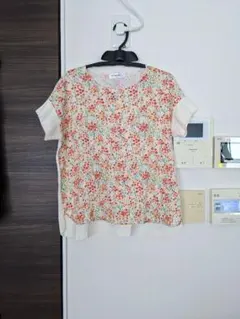 本日限定　花柄 半袖カットソー トップスのサムネイル