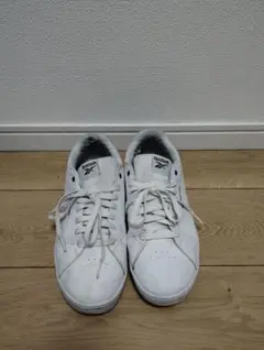 Reebok ホワイト レザー スニーカー