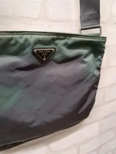 PRADA プラダ サコッシュ ショルダーバッグ 三角ロゴプレートのサムネイル