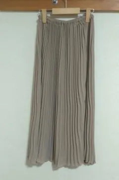 ベージュ プリーツ ロングスカート