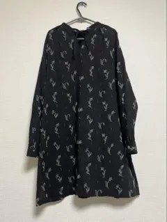 SUNVALLEY 刺繍 スキッパー ギャザー チュニック　黒　美品のサムネイル