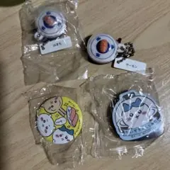 ちいかわ くら寿司 びっくらポン マグネット2個＆缶バッチ＆ミニチュア2個