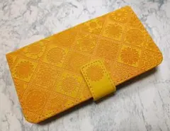 iPhoneX/XS 用 手帳型 スマホケース 浮き彫り調 アラベスク イエロー