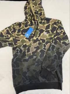 未使用品　adidas オリジナルス迷彩柄 フード付きパーカー　Mサイズ