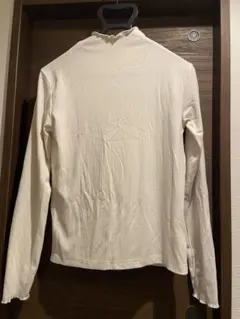 フリルネック リブ編み 長袖Tシャツ ホワイト