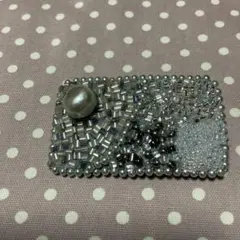 ハンドメイド　シルバー系ビーズ刺繍ブローチ