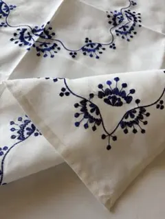【新品】青刺繍　テーブルクロス