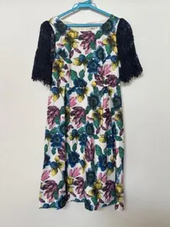 美品【FLICKA】花柄レース袖Aラインワンピースのサムネイル