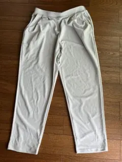 UNIQLO ライトグレー スラックス アンクルパンツMサイズ