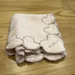 FURLA ピンク ハート型ハンカチ