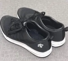 DESCENTE スニーカー ブラック　ランニングシューズ　24.5㎝のサムネイル