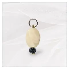 アイボリー オーバル型ネックレスペンダント　ハンドメイド