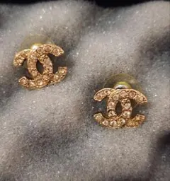 CHANEL CCロゴピアス