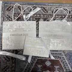 ディオール　紙袋　ショッパー　リボン　2023年ホリデー限定
