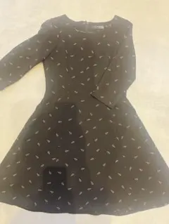 UNIVERSAL TISSU 黒 リップ柄 長袖ワンピース