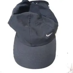 Nike 黒キャップ メタルロゴ