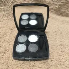 CHANEL レ キャトル オンブル 93 アイシャドウ パレットのサムネイル