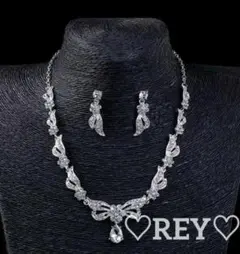 ウエディングアクセサリー2点セット ネックレス ピアス リボン 花嫁 イヤリング