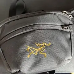 Arc'teryx ブラック ショルダーバッグ
