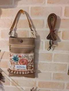 ハンドメイド★インド刺繍リボンスマホショルダーバッグ／ ベージュ