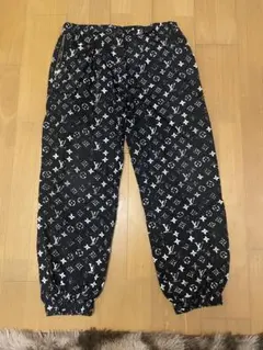ルイヴィトン　ジョギングパンツLのサムネイル