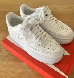 ナイキ コート ビジョン アルタ　レディース厚底スニーカー23.5センチ