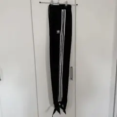 adidas originalsパンツ ブラック 3本ライン