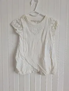 アイボリー レース付き袖ロンパース　50〜60cm