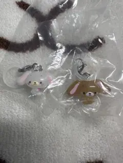 サンリオ　ゆるっとめじるしアクセサリー　しろうさ　くろうさ　ガチャガチ