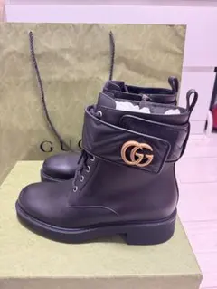 【新品未使用】GUCCI ブラックレザーブーツ GGロゴ付き