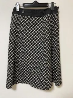 幾何学模様 フレアスカート 黒と白