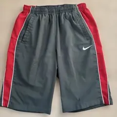 Nike ドライヒット　サイドラインショートパンツ グレー/レッド