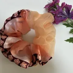 1点のみ☆ハンドメイドレース重ねシュシュ - メルカリ