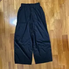 黒のワイドパンツ ゴムウエスト