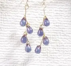 小さなチェコドロップのジグザグピアス　葡萄の実り