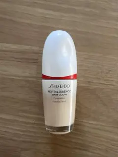 SHISEIDO エッセンス スキングロウ ファンデーション 140