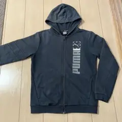 プーマ　フルジップパーカー　160 プラック　黒 プリント　ロゴ　フード