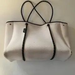 Willow bayホワイト穴あきデザイントートバッグ
